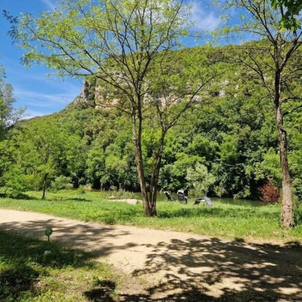 Camping naturiste La Genèse 3*- Gard (30) - Languedoc-Roussillon - Chiens acceptés - EmmèneTonChien.com