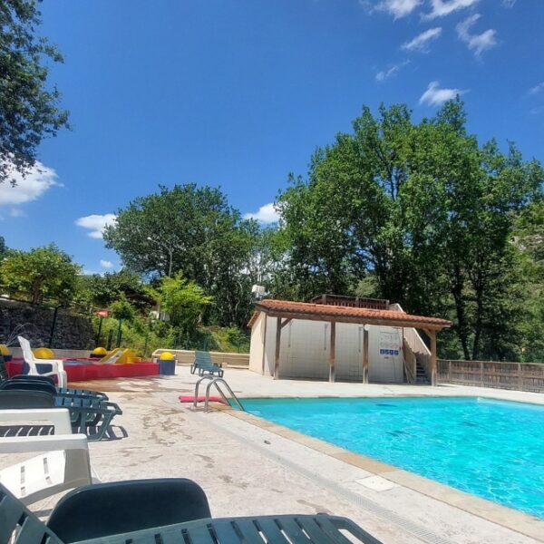 Camping naturiste La Genèse 3*- Gard (30) - Languedoc-Roussillon - Chiens acceptés - EmmèneTonChien.com