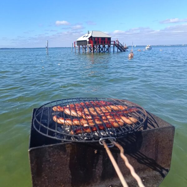 Barbecue et Vue lors d'une sortie avec Arca Ferret Balades en bateau entre le Bassin Arcachon et Cap Ferret en Gironde