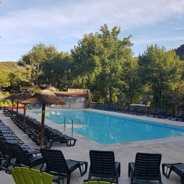 Camping naturiste La Genèse 3*- Gard (30) - Languedoc-Roussillon - Chiens acceptés - EmmèneTonChien.com