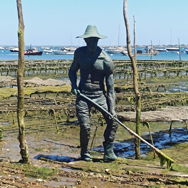 Statue vue lors d'une sortie avec Arca Ferret Balades en bateau entre le Bassin Arcachon et Cap Ferret en Gironde
