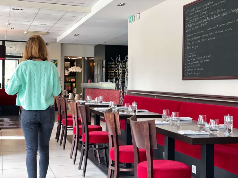 Salle de restaurant de l'Hôtel Ibis Styles Bordeaux Mériadeck en Gironde (France, Aquitaine)