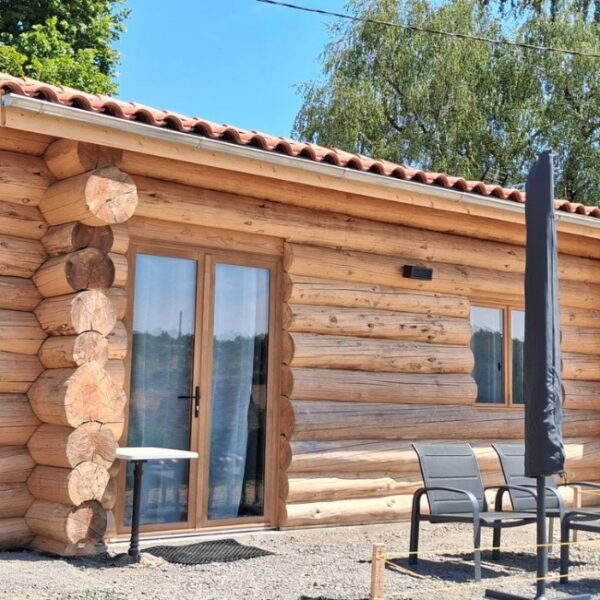 La cabane de Maël dans le Cantal à Saint-Mamet-la-Salvetat en Auvergne