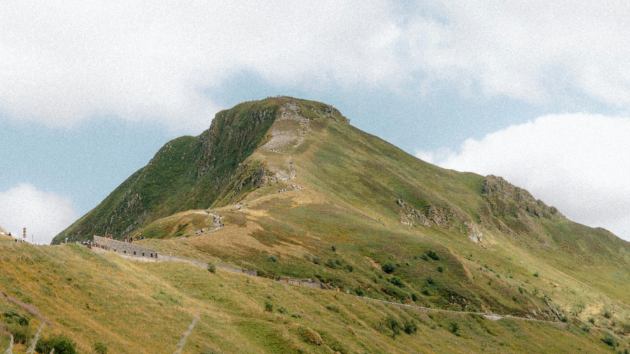 Les Monts d'Ore dans le Massif du Sancy, où les chiens sont acceptés, dans le Puy-de-Dôme, en Auvergne-Rhône-Alpes