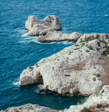 Falaises des Îles du Frioul où les chiens sont acceptés, à Marseille, dans les Bouches du Rhône, en Provence-Alpes-Côte d'Azur