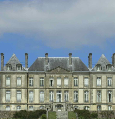 Le Haras du Pin, où les chiens sont acceptés, à Le Pin-au-Haras, dans l'Orne, en Normandie