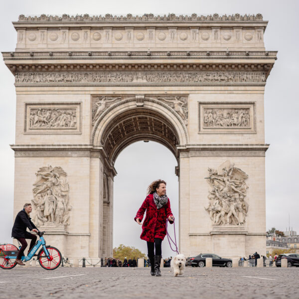 Arc de triomphe avec Strolls Paris, visite guidée dogfriendly Paris en France