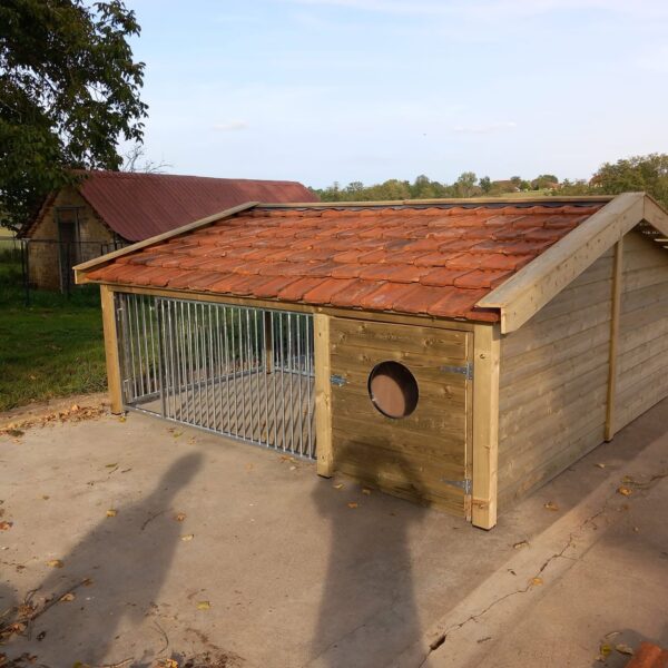 Chalets individuels pour les chiens la nuit - Pension et garderie canine 4 Paws Dogs Care, à Montagny-Près-Louhans, en Saone-et-Loire