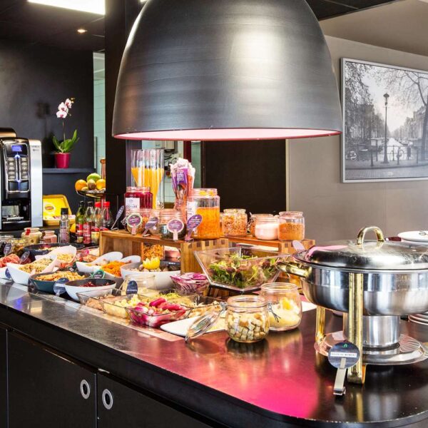 Buffet petit-déjeuner sucré salé - Hôtel Campanile à Saint-Quentin, dans l’Aisne