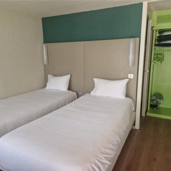 Chambre twin à l'Hôtel Campanile à Saint-Quentin, dans l’Aisne