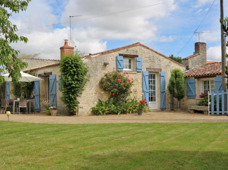 Vue extérieure - Le Cottage Bleu à Lairoux en Sud Vendée proche de la Côte Atlantique