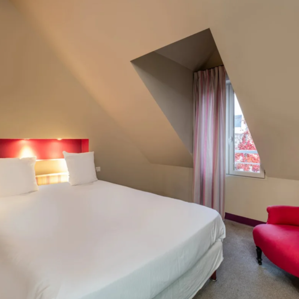 Chambre chiens bienvenus - Hostellerie de l'Ecu de Bretagne, à Beaugency, dans la Vallée de la Loire