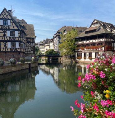 quartier de Strasbourg appelé la Petite France à visiter le temps d'un week-end avec un chien