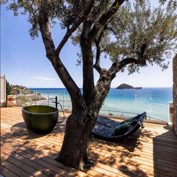 Terrasse ombragée de Baba Residences à Alassio en Italie