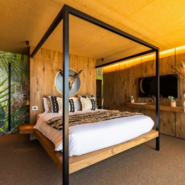 Lit double de la suite luxe de Baba Residences à Alassio en Italie