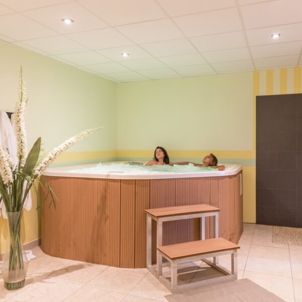 Spa au Camping Eden Villages L'Océan & Spa sur l'Ile de Ré en Charente Maritime sur la Côte Atlantique