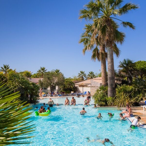 Piscine du Camping Eden Villages L'Océan & Spa sur l'Ile de Ré en Charente Maritime sur la Côte Atlantique