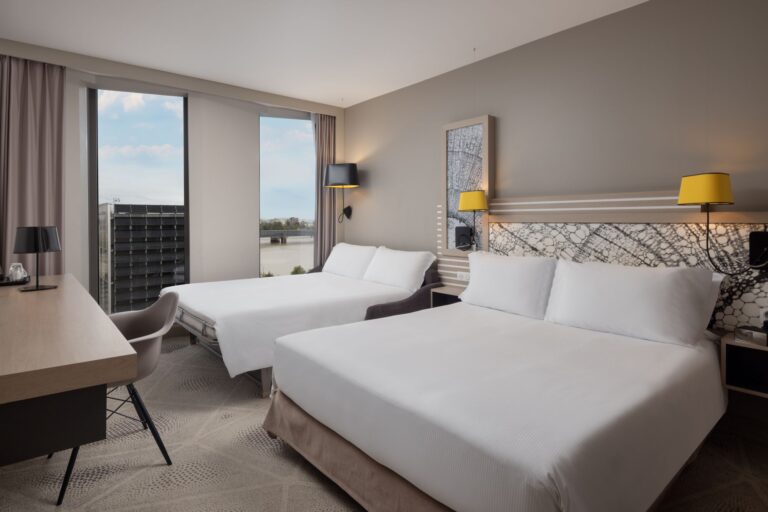 Chambre familiale de l'Hôtel Hilton Garden Inn Bordeaux Centre 4* proche Centre historique en Gironde en Aquitaine