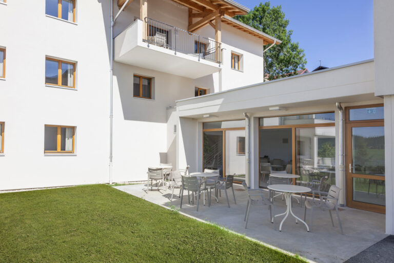 Terrasses de l'Hôtel SPA Les Rives Sauvages à Malbuisson dans le Haut Doubs en Franche Comté