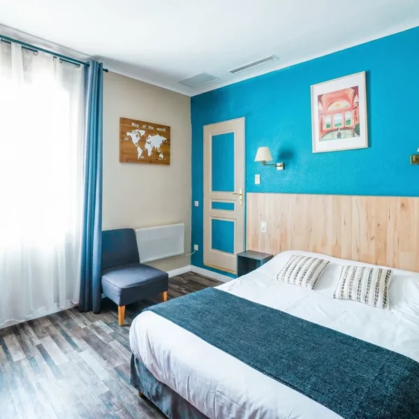 Chambre double au Rev'Hôtel à Lamalou les Bains dans l'Hérault dans le Parc Naturel du Haut Languedoc