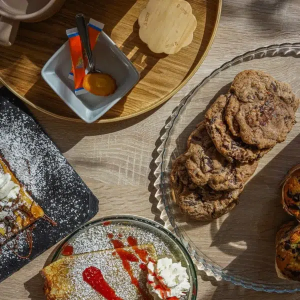 Petit déjeuner du Rev'Hôtel à Lamalou les Bains dans l'Hérault dans le Parc Naturel du Haut Languedoc