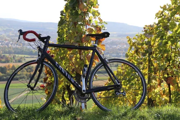 Balade à vélo près du Rev'Hôtel à Lamalou les Bains dans l'Hérault dans le Parc Naturel du Haut Languedoc