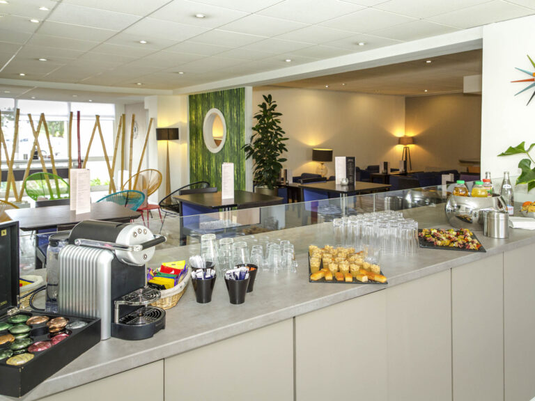 Buffet du petit-déjeuner à l'hôtel Novotel Perpignan nord à Rivesaltes dans les Pyrénées Orientales