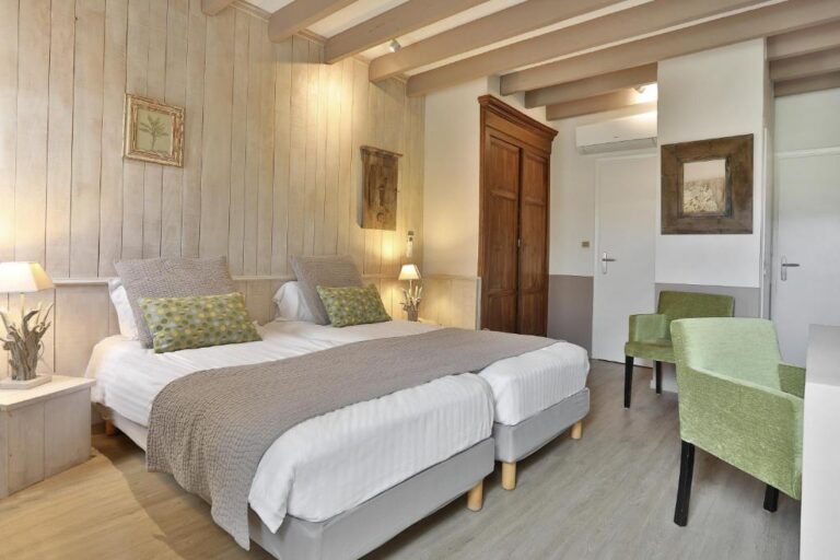 Hotel le Mas de Castel à Sarlat la canéda - animaux acceptés - vacances avec son chien en Périgord