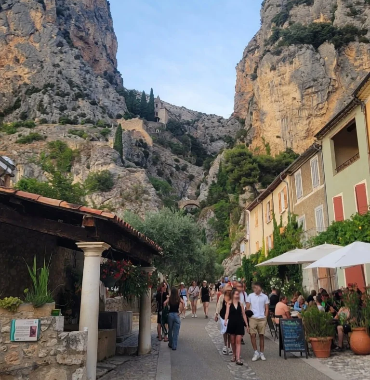 village moustiers sainte marie visite chien