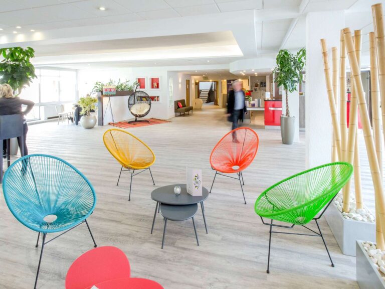 Salle d'accueil de l'hôtel Novotel Perpignan nord à Rivesaltes dans les Pyrénées-Orientales
