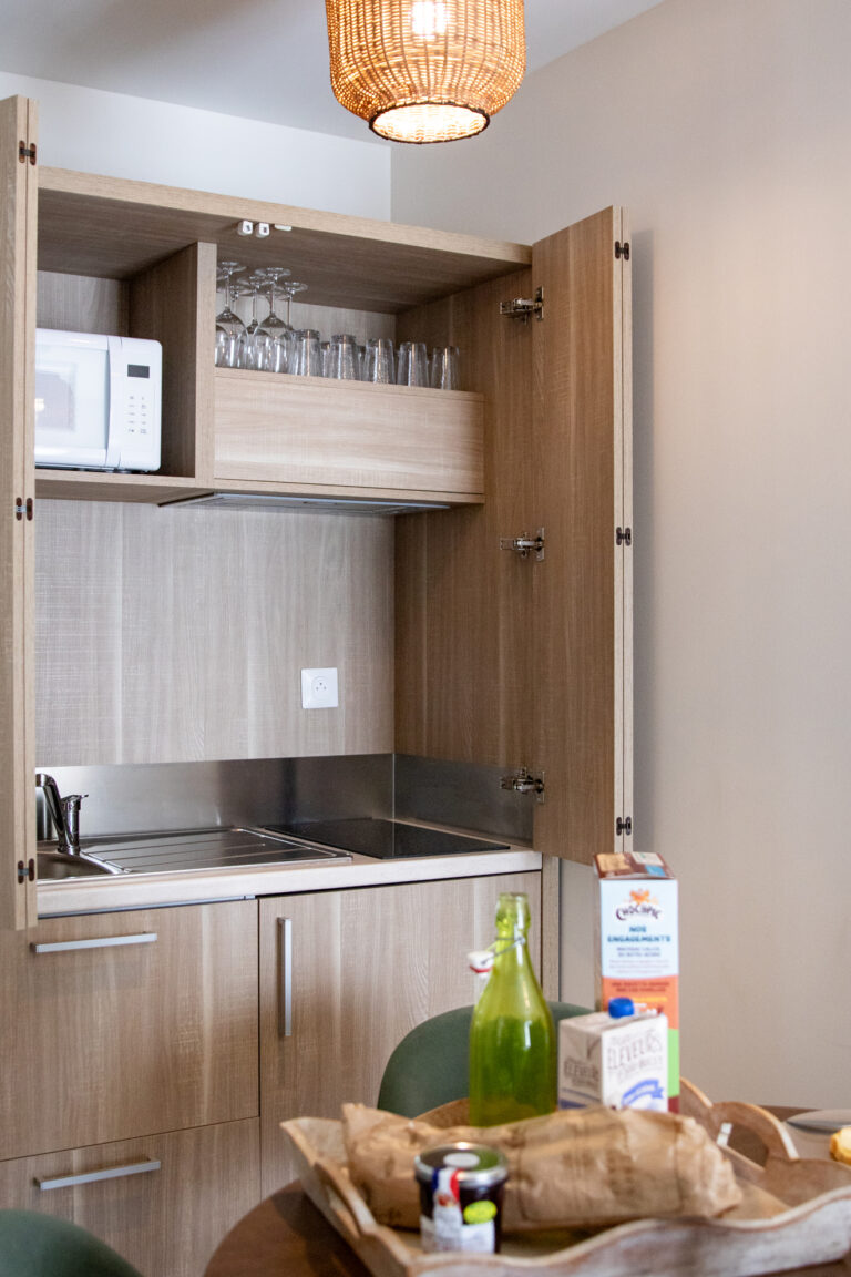 Kitchenette dans l'Hôtel Mas de Castel à Sarlat-la-Canéda en Dordogne