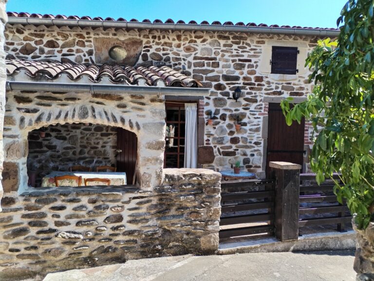 Façade arrière du Gîte Cévennes 2 chambres à Gagnières dans le Gard