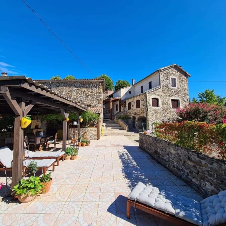 Entrée du Gîtes Cévennes 3 chambre à Gagnières dans le Gard