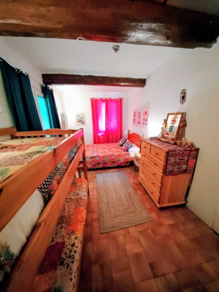 Chambre avec lit superposé de la Villa Bellevue à Venterol dans la Drôme