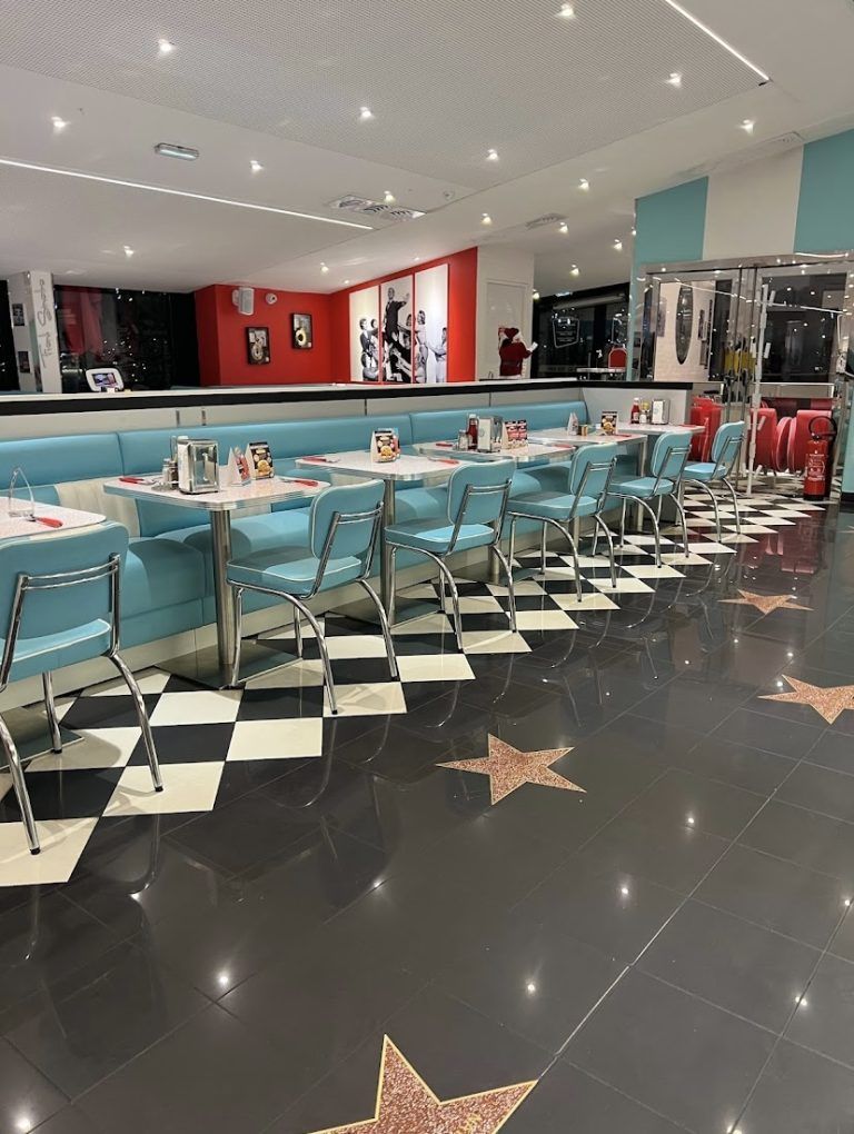 restaurant chiens acceptés, Holly's Diner, chiens autorisés, tous les gabarits, chiens catégorisés acceptés, Indre-et-Loire, Chambray-Lès-tours, Centre Val-de-Loire