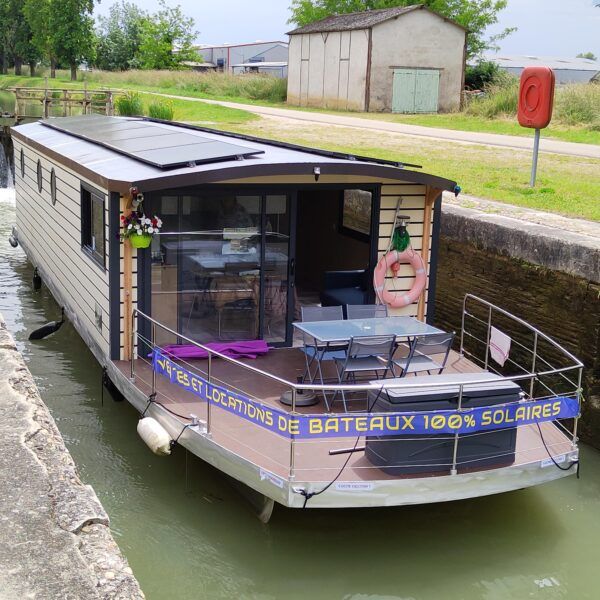 Le Canal de Garonne en bateau solaire écologique