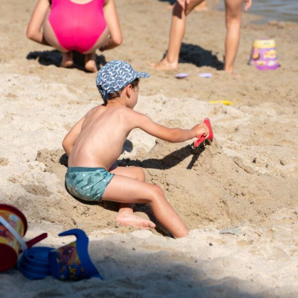 enfants au bord du lac de saint pardoux