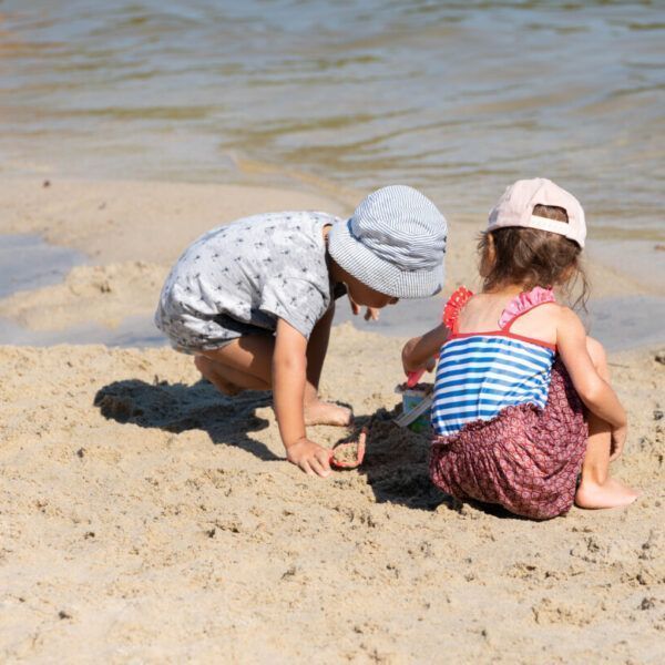 enfants au bord du lac de saint pardoux