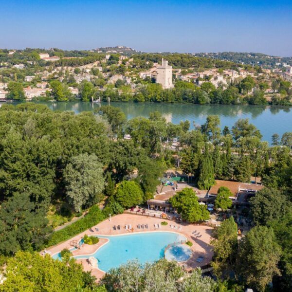 Piscina do parque de campismo Aquadis Loisirs Pont d’Avignon