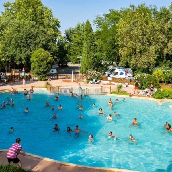 Swimming pool at the Aquadis Loisirs Pont d’Avignon campsite