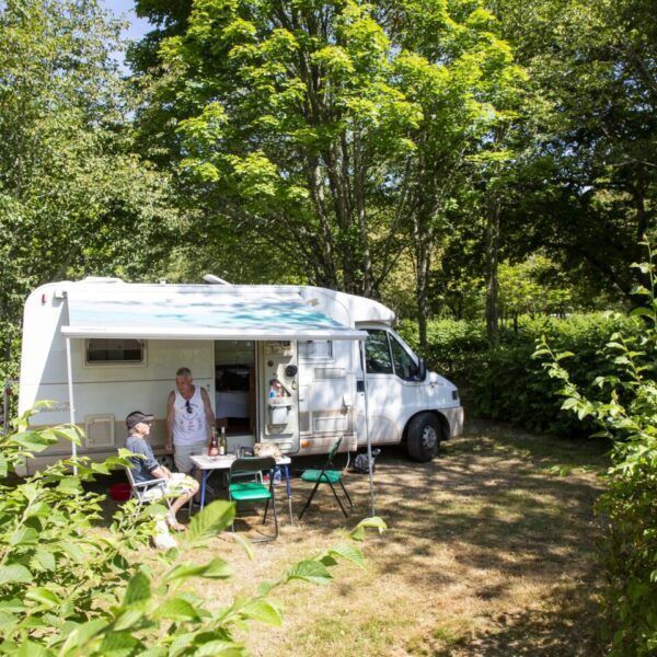 emplacement camping car au camping de Saint-Pardoux