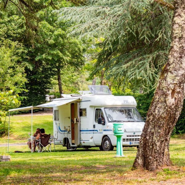 Autocaravana en el Camping Aquadis Loisirs, camping Lac en Corrèze
