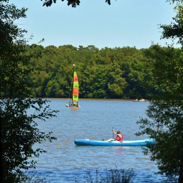 Etang de Sillé dans la Sarthe, autorisé aux chiens.
