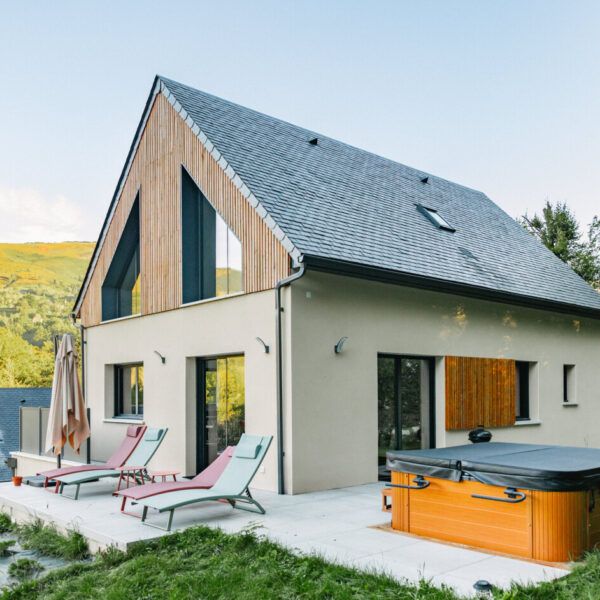 Gite de L'Eterle, berghuis met spa en uitzicht op de bergen in Geen in de Hautes Pyrénées in Occitanie