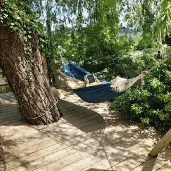 gite vue du jardin clos dans les Pyrénées Atlantiques