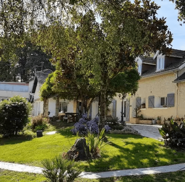 gite vue du jardin clos dans les Pyrénées Atlantiques