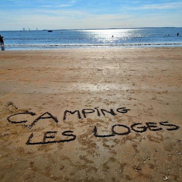 Playa en el camping Les Loges cerca de Royan en Charente Maritime en Nueva Aquitania
