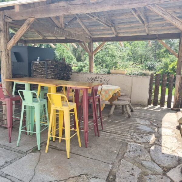 Terrasse du Gite du Moulin de Crécy dans le Cher entre Bourges et Vierzon dans le Berry en Centre Val De Loire