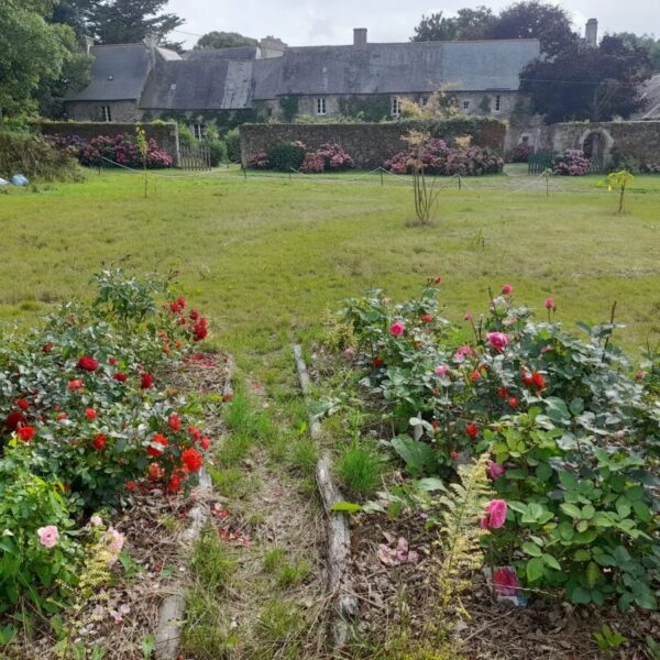 Jardins dos Gites du Manoir de Kerhir na Bretanha em Trédarzec nas Côtes d'Armor