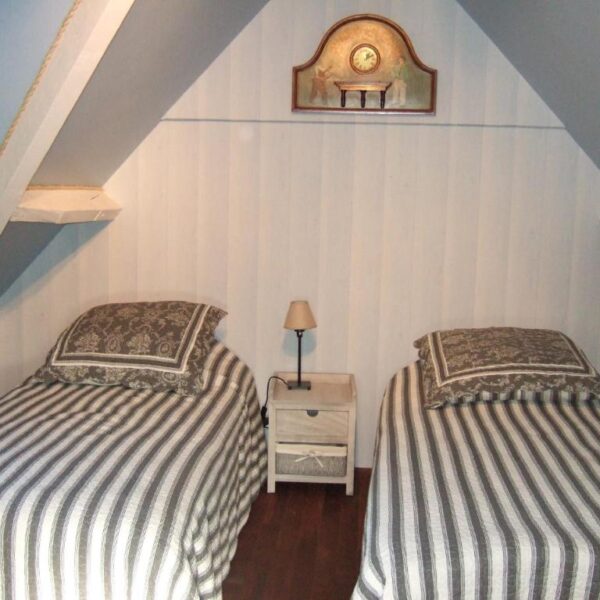Chambre deux lits simples de La Maison de l'Epousée, Chambre d'hôtes à Abbeville dans la Somme dans les Hauts de France
